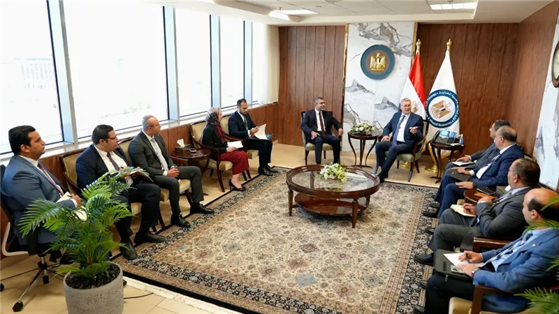 وزير البترول يلتقي مسئول وزارة الطاقة والبنية التحتية  بدولة الإمارات