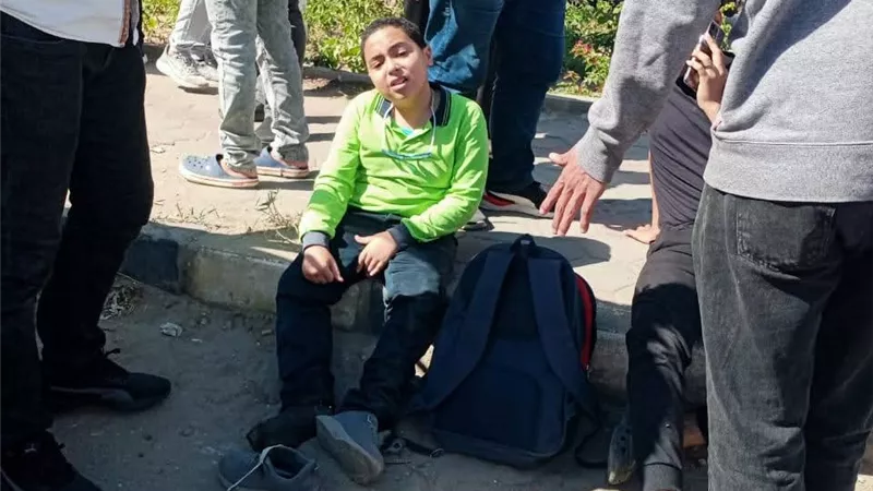 كان فيه طلاب.. ميكروباص محمل بطلبة وسيدات يصطدم بالرصيف بدمياط الجديدة