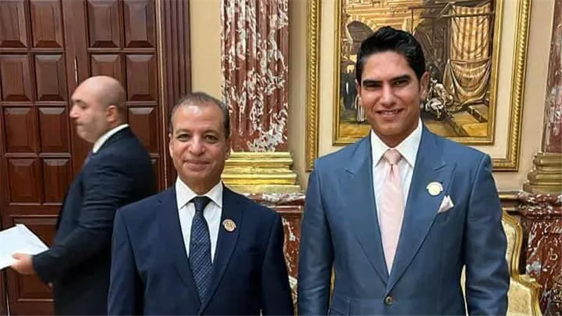 خلال تسلمه كارنيه الشيوخ.. أبو هشمية يوجه الشكر للرئيس السيسي علي تعيينه 