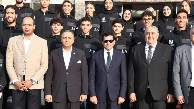 قبل مشاركتهم ببطولة العالم للتايكوندو.. وزير الرياضة يلتقي بلاعبي المنتخب