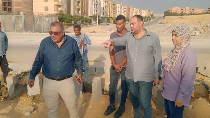  رفع كفاءة الجزر والميادين بمدينة الشروق لتعزيز المظهر الحضاري