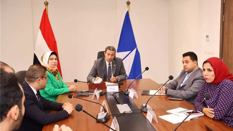 محافظ دمياط يجتمع مع وفد وزارة الاتصالات لمناقشة جهود إنشاء مركز معلومات