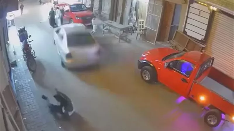 التحقيقات تكشف كواليس حادث رشيد.. طالب يقود سيارة بلا رخصة ويصدم 4 أشخاص