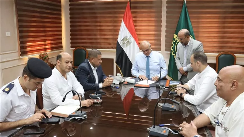 محافظ القليوبية يعقد اجتماعاً لتحديد تعريفة الركوب عقب تحريك أسعار الوقود 