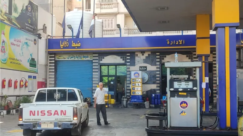 البترول: ضبط محطة بسوهاج تلاعبت في 45 ألف لتر من البنزين والسولار