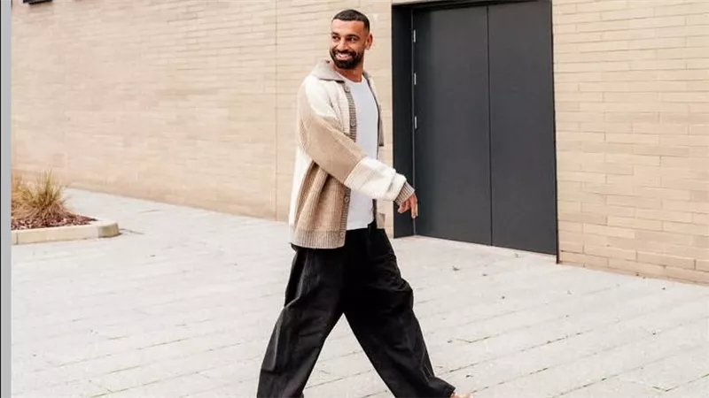 بإطلالة عملية.. محمد صلاح في جلسة تصوير جديدة وسعر إطلالته مفاجأة 