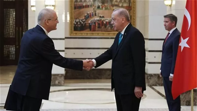 السفير المصري لدى تركيا يقدم أوراق اعتماده إلى أردوغان