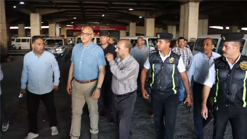 عقب تحريك أسعار الوقود.. محافظ القليوبية يشن جولة رقابية مكثفة على المواقف