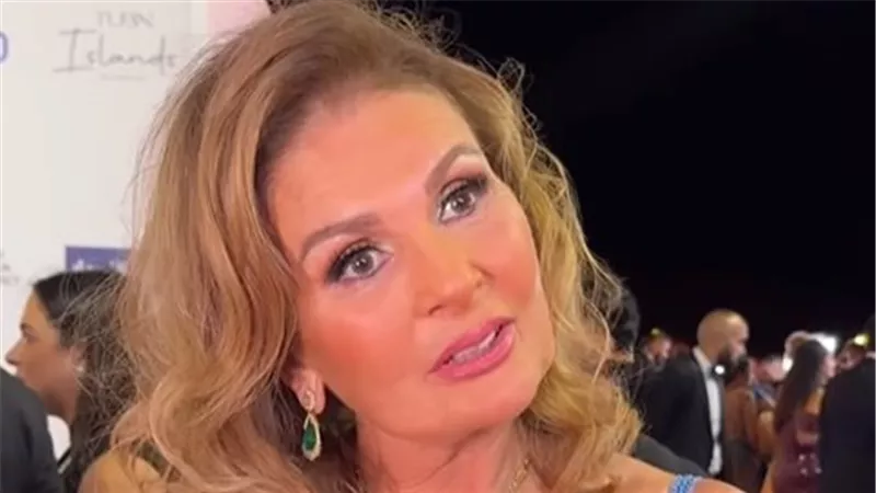 يسرا في مهرجان الجونة: مصحفي دايمًا معايا في الشنطة ومش بستغنى عنه 
