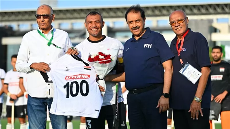 الاتحاد الدولي للهوكي يكرم محمود ممدوح بعد وصوله إلى 100 مباراة دولية