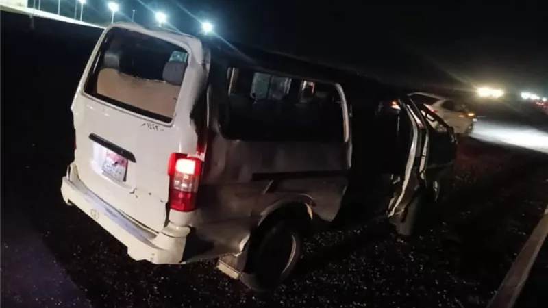إصابة  15 مواطنًا في حادث مروع بطريق السويس – القاهرة بعد انقلاب ميكروباص