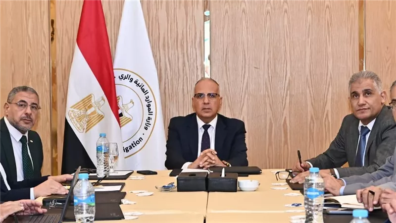الري : استمرار في تطهير الترع والتأكد من جاهزية قطاعات وجسور المجاري المائية 