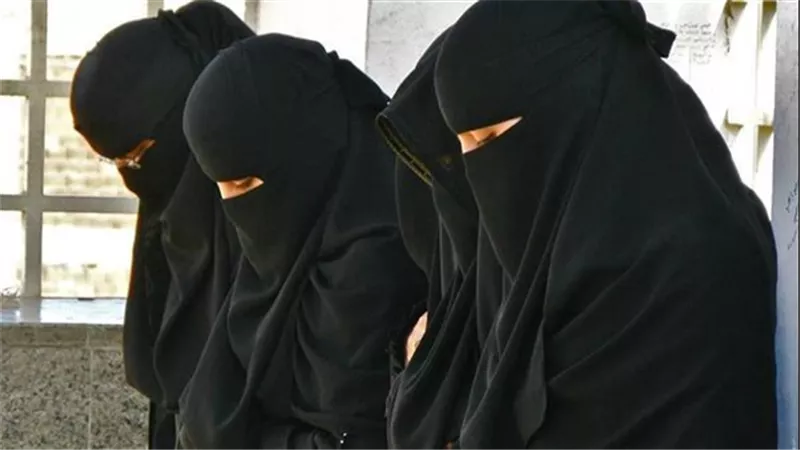 هل أثم إذا لم ارتدي النقاب .. وما حدود عورة المرأة في الصلاة؟