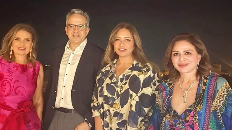 خالد العناني يشارك فناني الجونة الاحتفالات بعد نجاحه في اليونسكو
