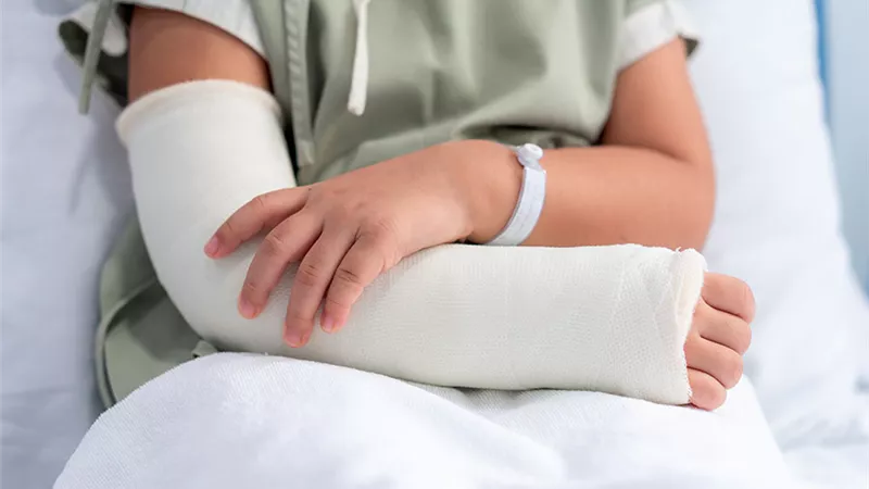 ولى أمر يتهم مدرسة فى بشتيل بالإهمال بعد إصابة نجله بنزيف 