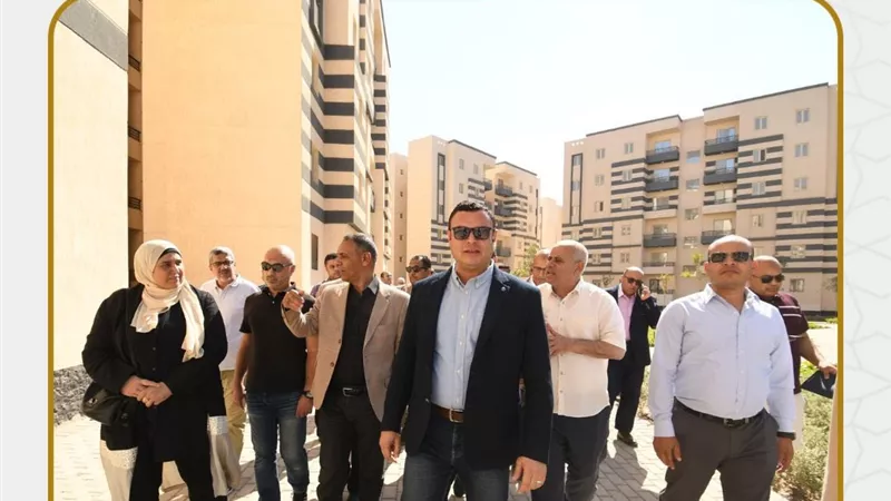 14 ألف شقة.. وزير الإسكان يتفقد 