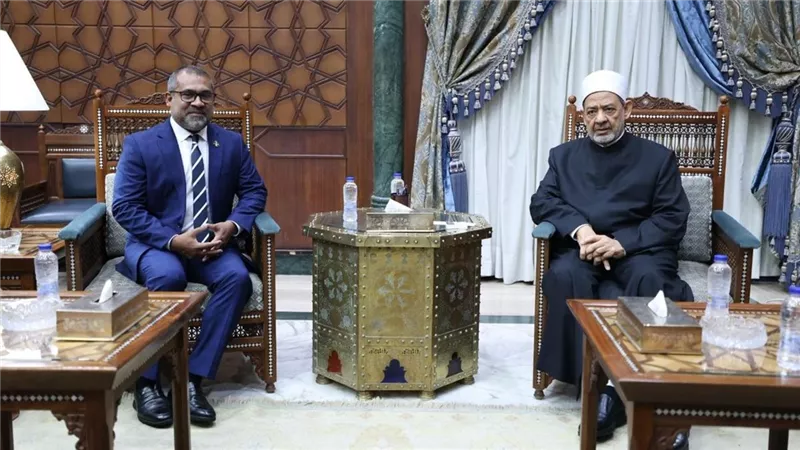 لدينا أمهر الأطباء بفضل جامعتكم.. رئيس المالديف يدعو شيخ الأزهر لزيارة البلاد