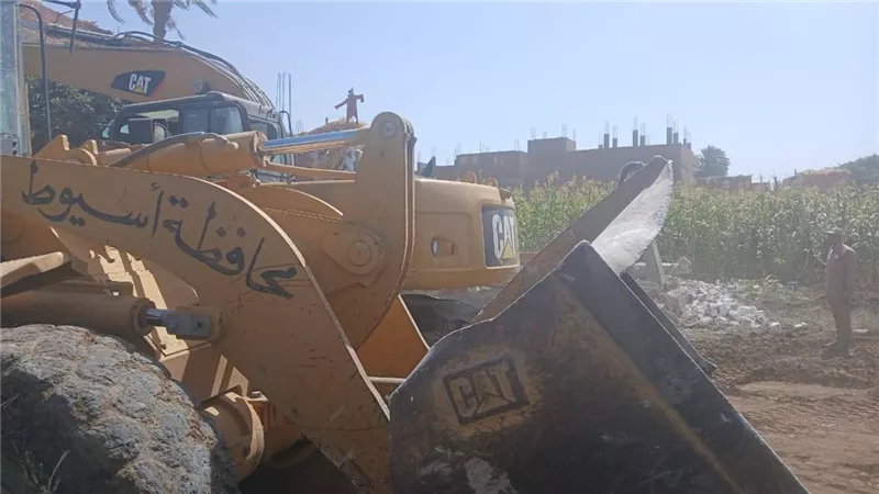 أسيوط: إزالة 67 حالة تعدي على أراضٍ زراعية وأملاك دولة بالموجة الـ27