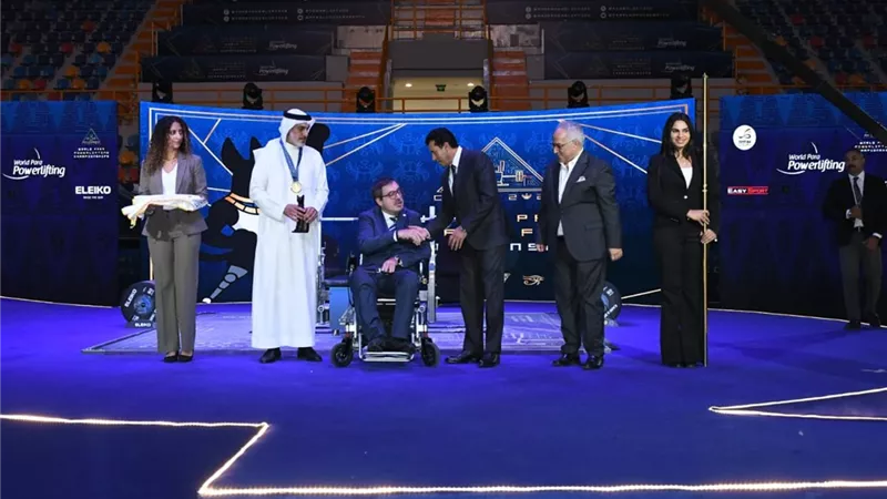 صبحي يشهد مراسم تسليم علم بطولة العالم لرفع الأثقال البارالمبي من مصر للبحرين