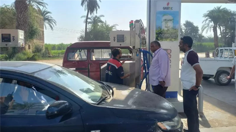 قيادات قوص تتابع تطبيق تعريفة الركوب الجديدة بعد زيادة أسعار الوقود