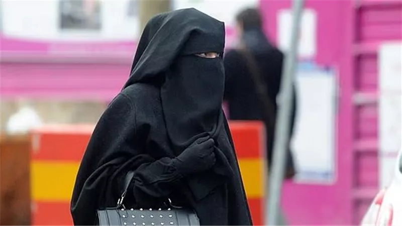البرتغال تحظر النقاب في الأماكن العامة وغرامة تصل إلى 3475 جنيه إسترليني 