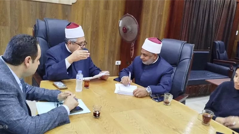 تفعيل نظام المحاضرات.. رئيس المعاهد الأزهرية يجتمع بمديري الإدارات التعليمية