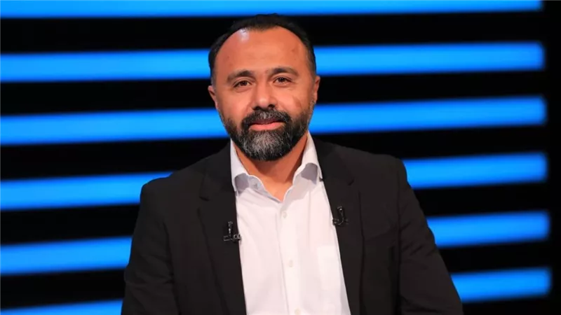 لاعب الأهلي السابق : 