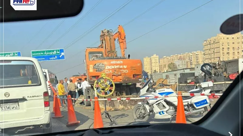توقف الطريق الدائري في المعادي بالاتجاهين بسبب كسر ماسورة مياه ضخمة