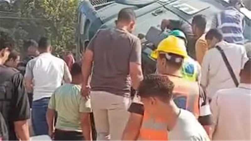 إصابة شخصين في انقلاب سيارة نقل ثقيل في نزلة الإقليمي بأشمون المنوفية