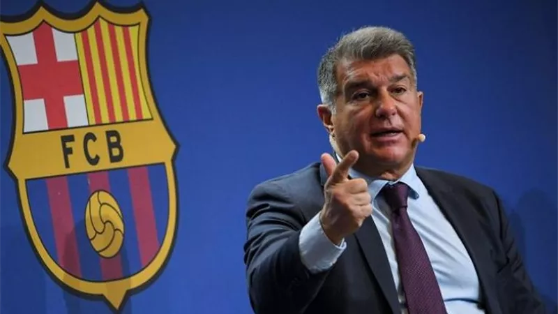 لابورتا يتعافى من اضطراب القلب ويغيب عن معسكر برشلونة