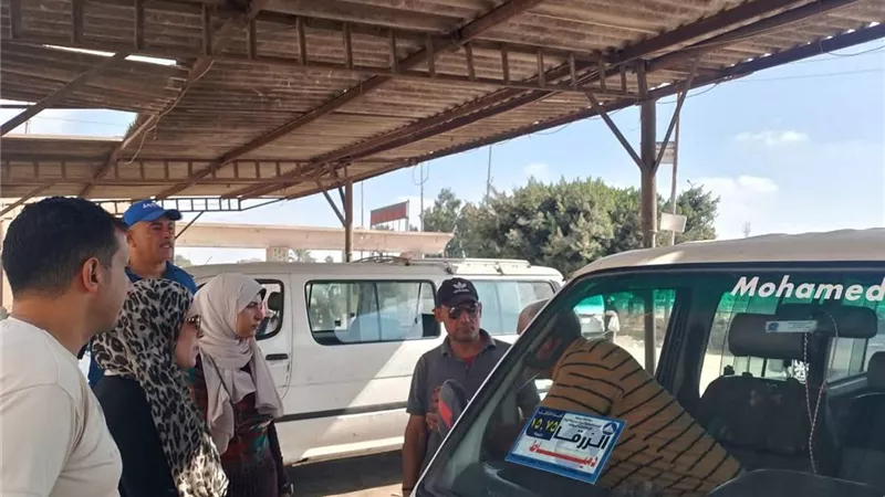 مرور ميداني بالزرقا لمتابعة الالتزام بالتعريفة الجديدة بمحطات الوقود والمواقف