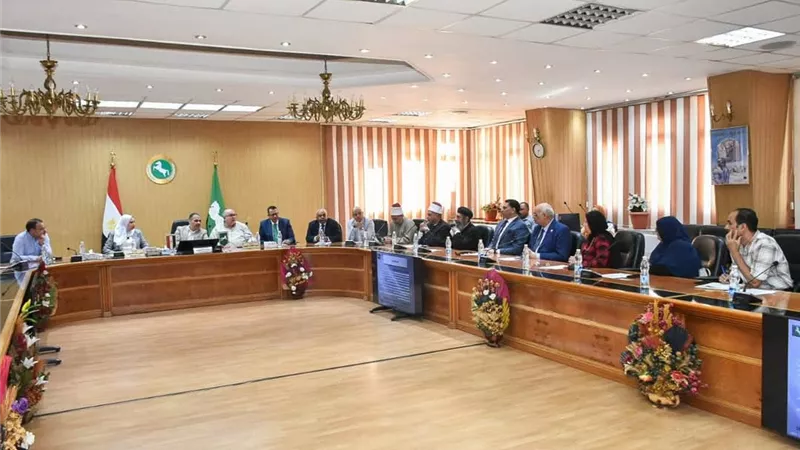دعم وحماية للطفل الشرقاوي.. محافظ الشرقية يترأس اجتماع لجنة حماية الطفل