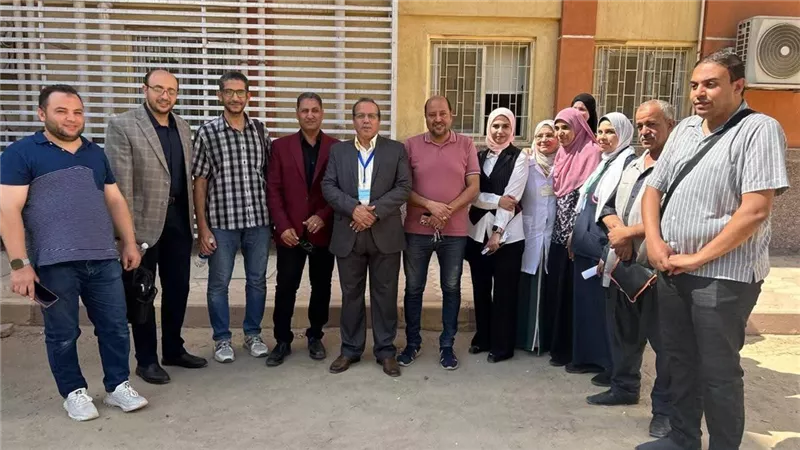 قافلة طبية للكشف عن سرطان الثدي والأمراض المزمنة في مستشفى أورام ديروط 