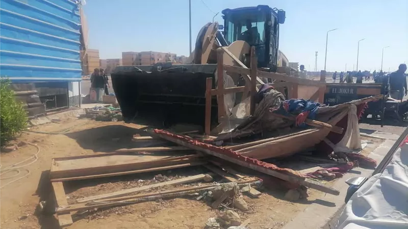 حملات متواصلة لإزالة التعديات والإشغالات في حي فيصل بالسويس