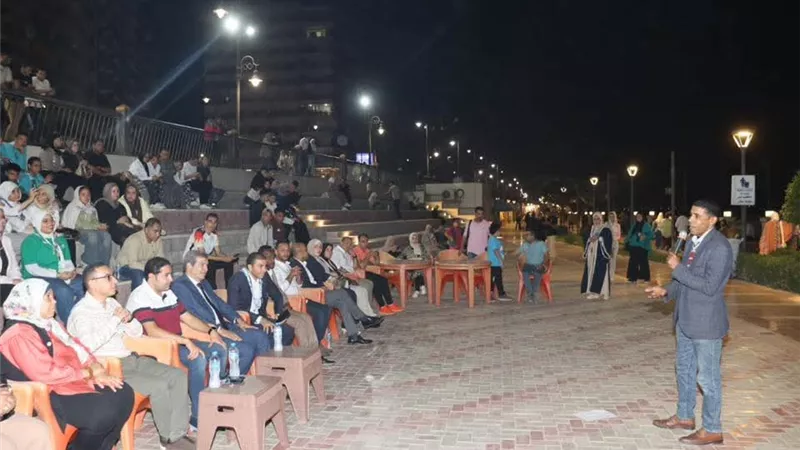 نائب محافظ بني سويف يشهد عرض 