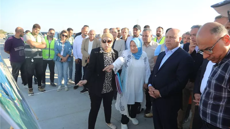 وزير النقل يتفقد أعمال الطريق الدولي الساحلي بمدينة الأثاث بطول 64 كم
