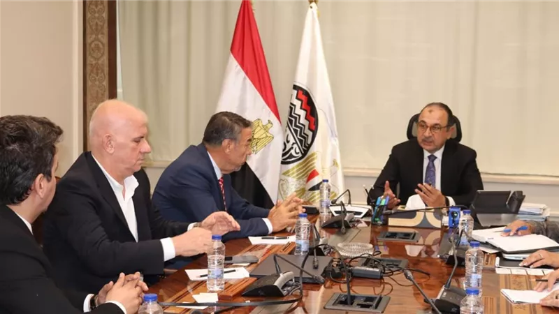 محمد شيمي: تحديث صناعة الغزل والنسيج أولوية..ونسعى لاستعادة الريادة العالمية