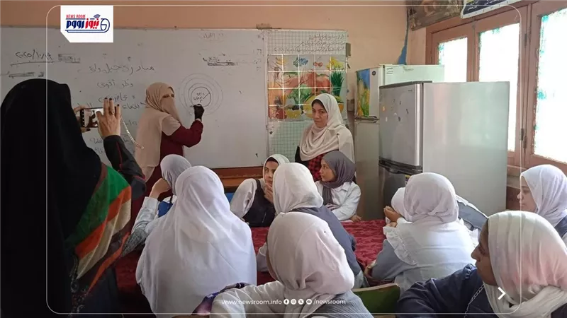 محاضر لطلاب ضمن مبادرة 