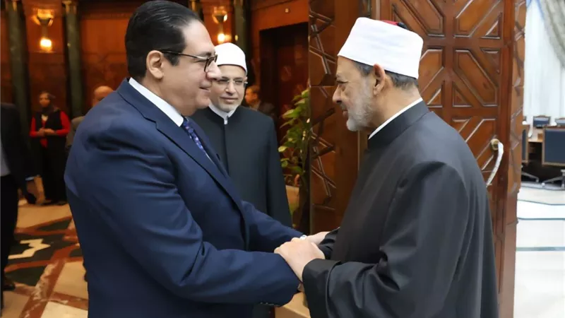 شيخ الأزهر يستقبل رئيس جامعة القاهرة لبحث سبل تعزيز التعاون العلمي والثقافي