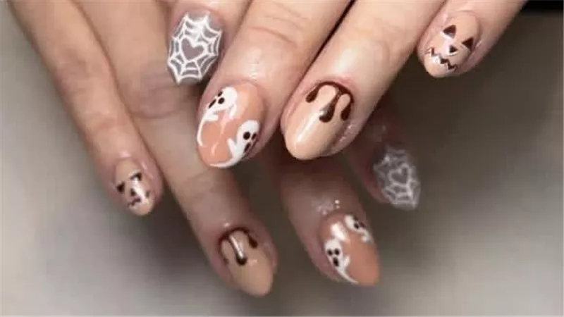 أحدث صيحات الأظافر: ابتكار وغرابة تواكب موسم الخريف 