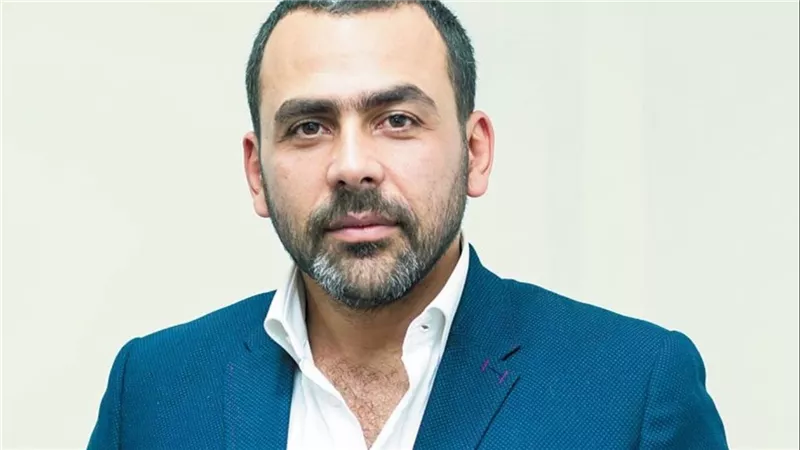 بلاش مصر..الحسيني للجولاني:ياريت تحرر سوريا وتمنع ضرب مقر رئاستك وتكمل تعليمك 