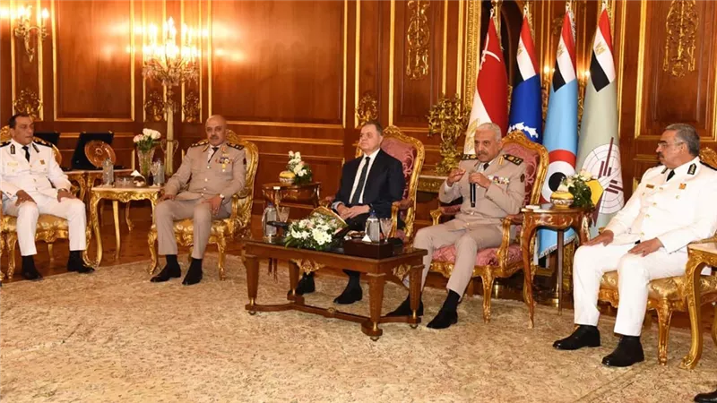 وزير الدفاع  يستقبل وزير الداخلية ووفد من قيادات الشرطة للتهنئة بذكرى أكتوبر 