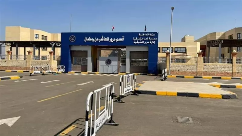 فيديو اعتداء سائق أجرة بالعاشر من رمضان يشعل مواقع التواصل.. والمحافظة تتدخل