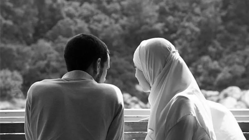 هل يجوز منع الزوجة من زيارة أهلها؟.. أمين الفتوى يجيب