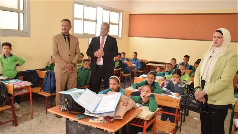 مدير عام التفتيش والرقابة بوزارة التعليم يتفقد مدارس جنوب بورسعيد
