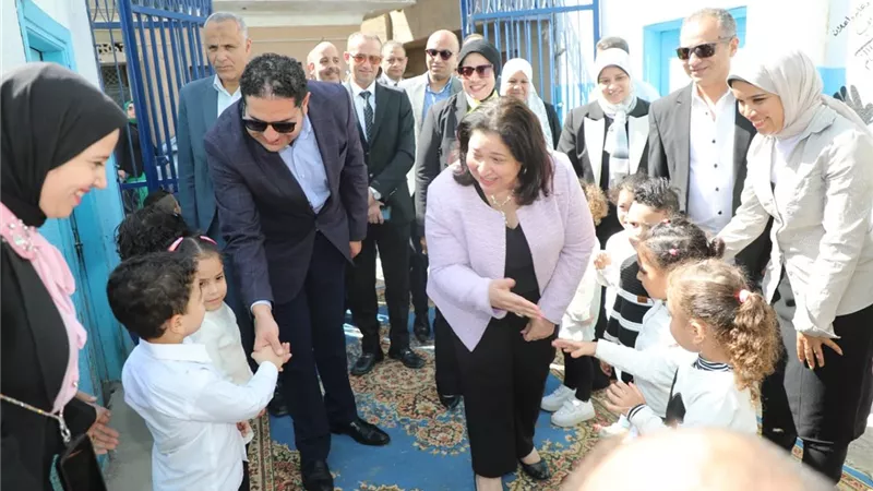نائبا محافظ بني سويف ووزيرة التضامن الاجتماعي يتفقدان مركز الإغاثة بشرق النيل 