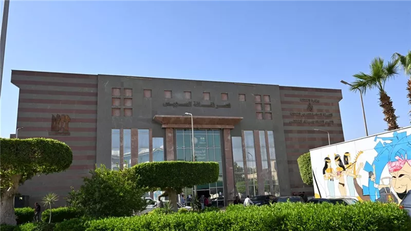 وزير الثقافة ومحافظ السويس يتفقدان أعمال تطوير قصر ثقافة السويس
