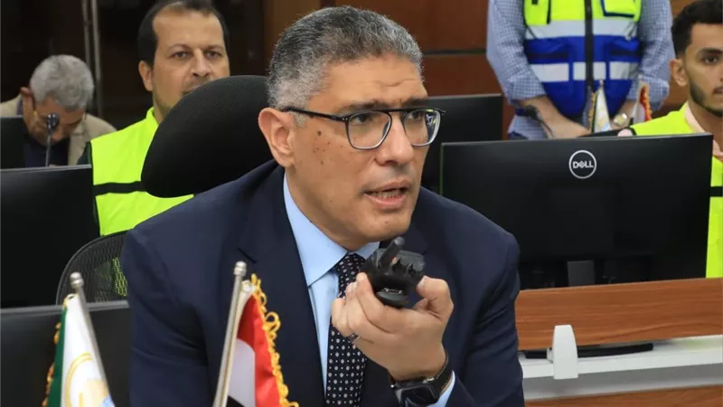 محافظ الجيزة يتابع انتظام مواقف السرفيس ومحطات الوقود|فيديو