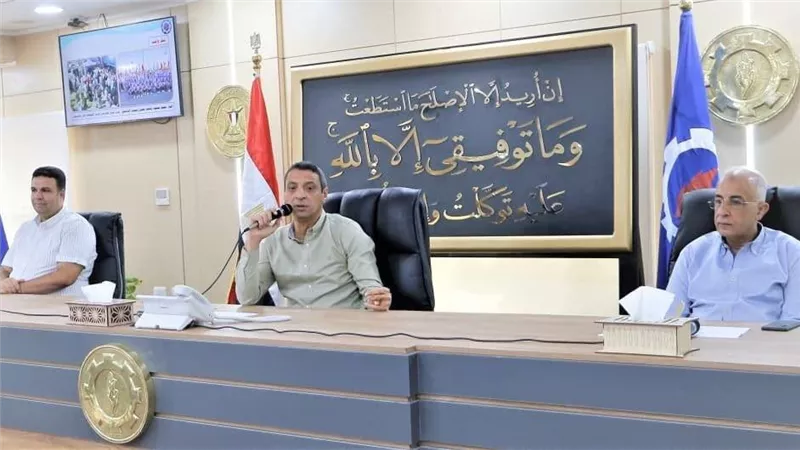 “المصريين الأحرار” يطالب بحلول عاجلة لأزمة مدينة الصيادين بالسويس