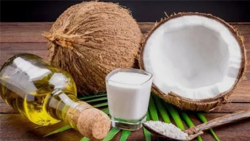 زيت جوز الهند قبل النوم.. سر البشرة الناعمة والمشرقة في الصباح 	